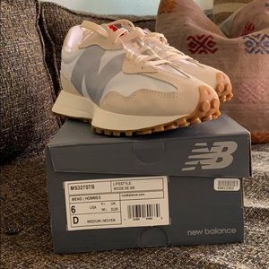 New Balance 327 (white/silver/gum)